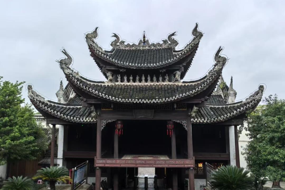 DƬ